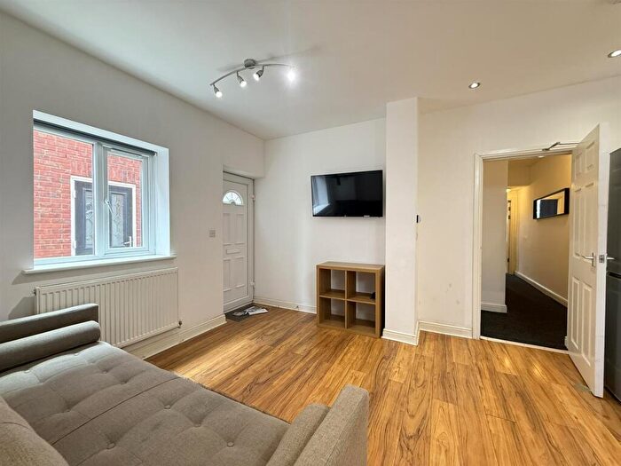 4 Bedroom Flat To Rent In **£pppw Excl Bills** Middle Street, Beeston, NG9