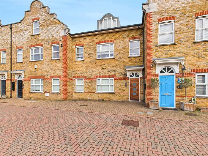 1 Bedroom Flat To Rent In High Street, Hampton Hill, TW12