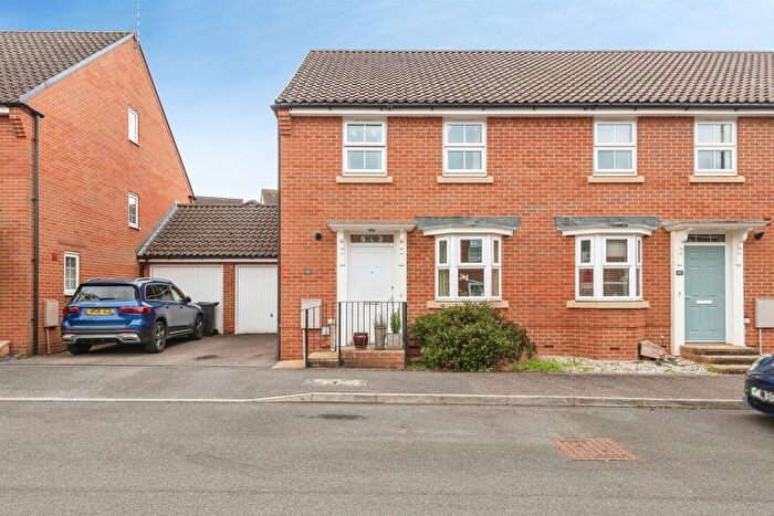3 Bedroom Semi Detached House For Sale In Collett Road, Norton Fitzwarren, Taunton, TA2