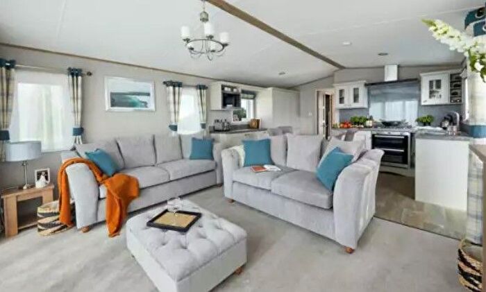 2 Bedroom Mobile/park Home For Sale In St. Leonards, Ringwood, BH24