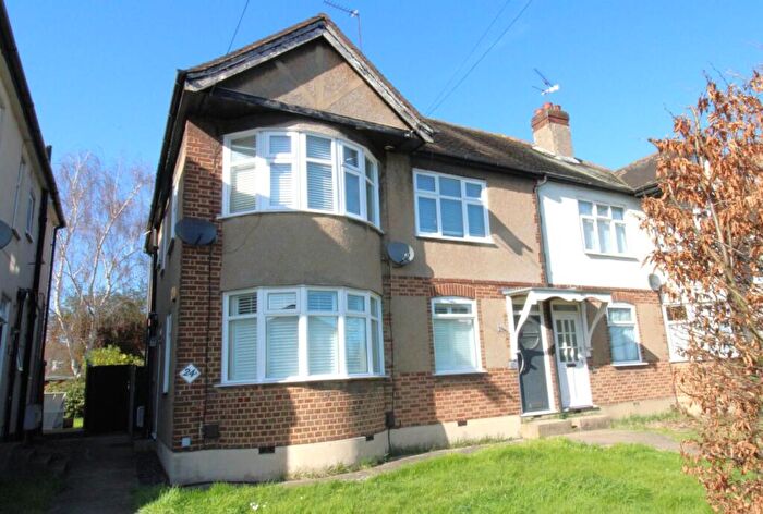 2 Bedroom Maisonette For Sale In Granton Avenue, Upminster, Essex, RM14