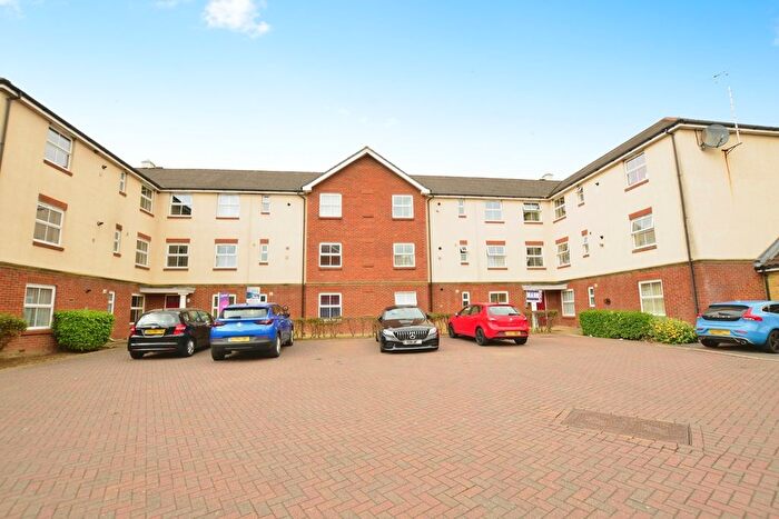 2 Bedroom Flat For Sale In Angus Drive, Kennington, Ashford, Kent, TN24