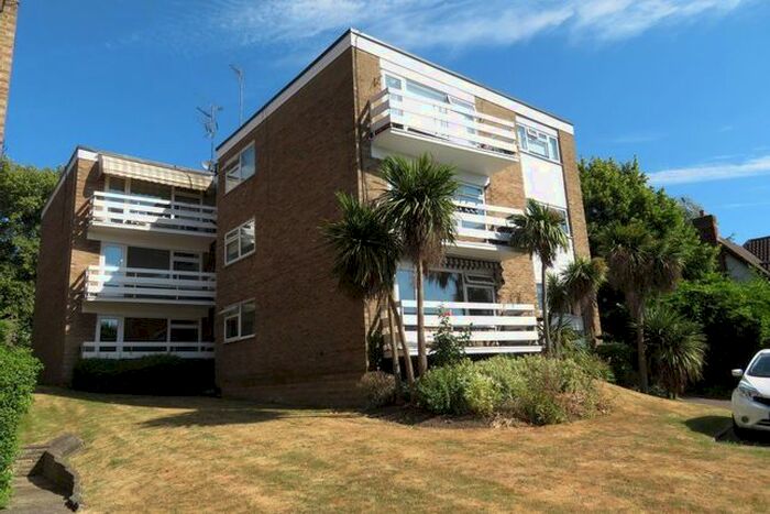 2 Bedroom Flat To Rent In High Road, Loughton, IG10