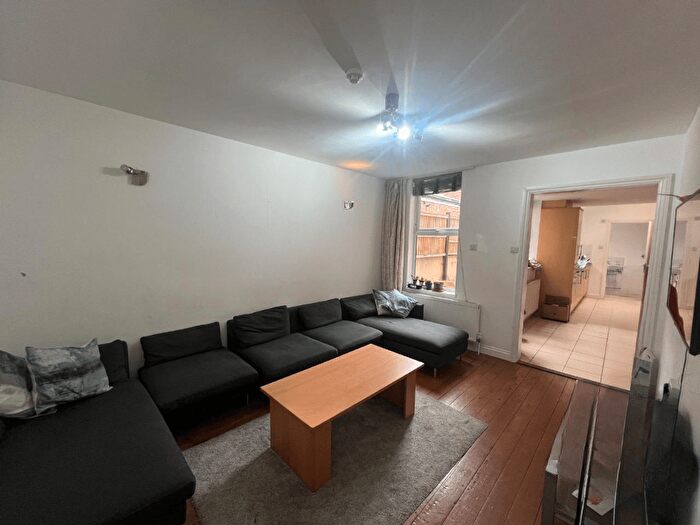 6 Bedroom Terraced House To Rent In Kimbolton Avenue, Lenton, Nottingham, NG7