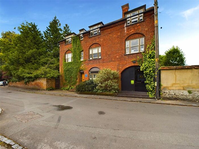 1 Bedroom Apartment To Rent In High Street, Haddenham, Aylesbury, Buckinghamshire, HP17