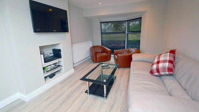 6 Bedroom Terraced House To Rent In Hugh Oldham Drive, Salford, M7