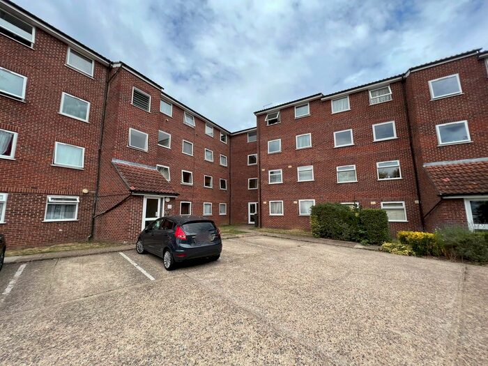 2 Bedroom Flat To Rent In Huxley Close, Northolt, UB5