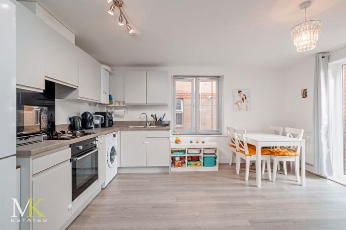 2 Bedroom Flat For Sale In Florence Road, Bournemouth, BH5