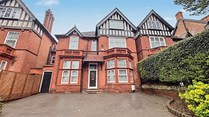 5 Bedroom Detached House For Sale In Strensham Hill, Moseley, B13
