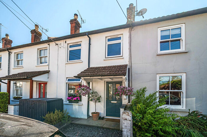 3 Bedroom Terraced House For Sale In Grove Road, Alton, Hampshire, GU34
