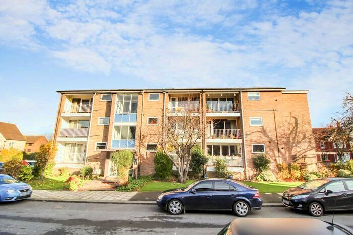 2 Bedroom Flat For Sale In St. Michaels Road, Bedford, MK40