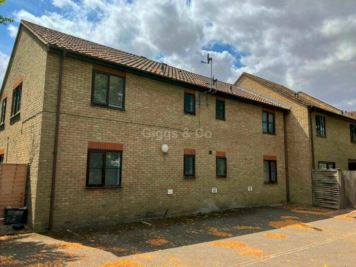2 Bedroom Flat To Rent In Cambridge Court, St Neots, PE19