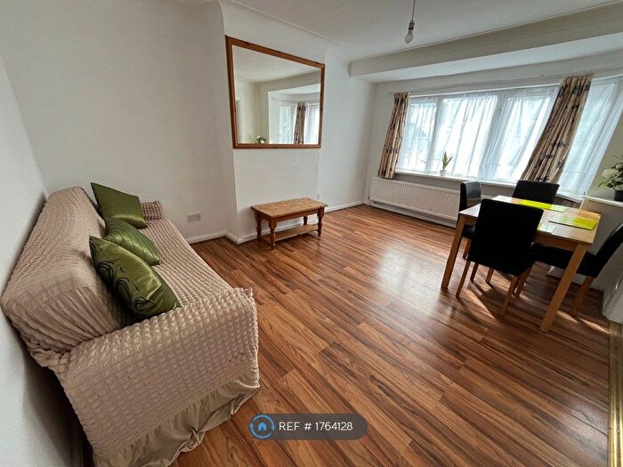 3 Bedroom Maisonette To Rent In Otterburn Gardens, Isleworth, TW7