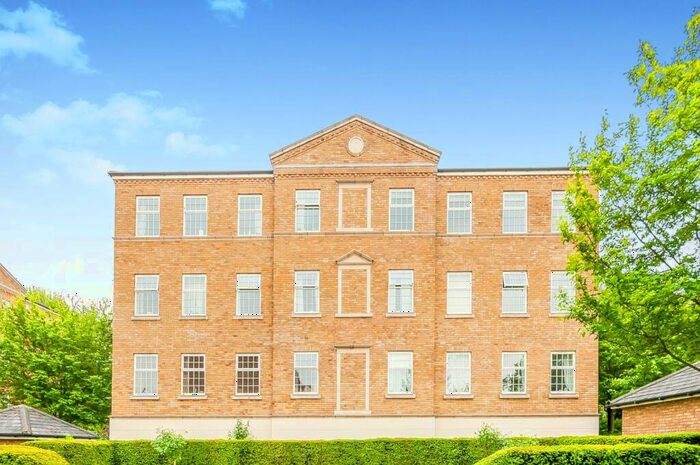 2 Bedroom Flat To Rent In Cavendish Hall, Balaclava Road, KT6