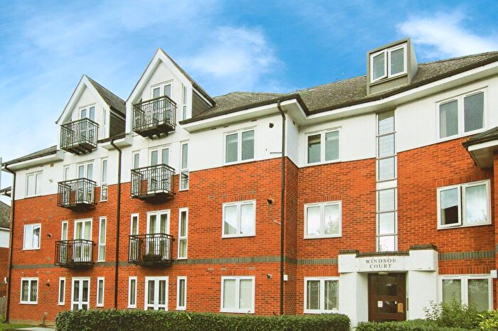 1 Bedroom Flat To Rent In Windsor Court, St Albans, AL1