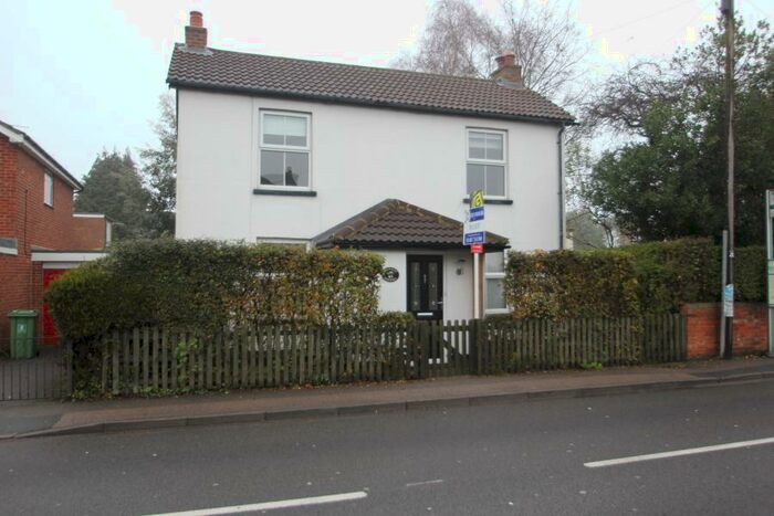 3 Bedroom Detached House To Rent In Knaphill, GU21