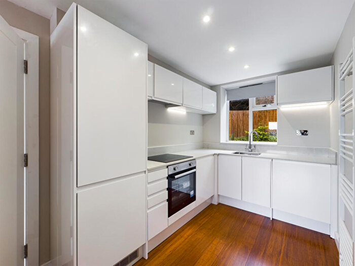 2 Bedroom Ground Maisonette To Rent In Westover Court, Downley, High Wycombe, HP13