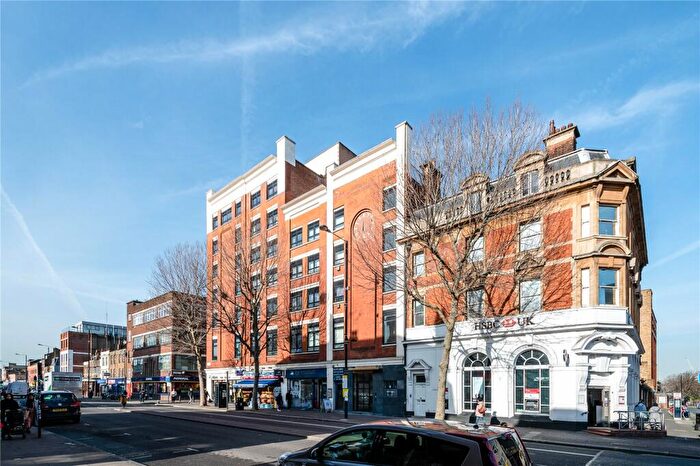 2 Bedroom Apartment To Rent In City View House, Bethnal Green Road, London, E2