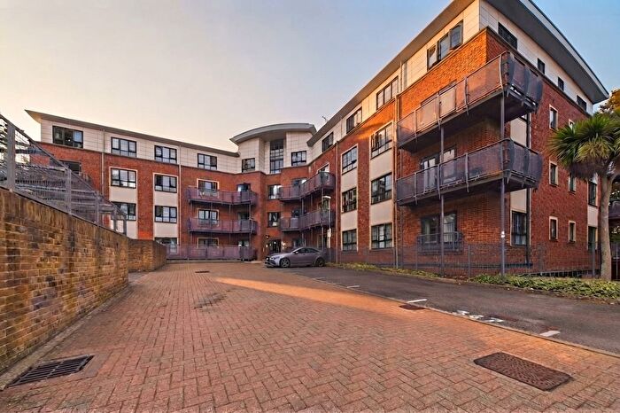2 Bedroom Flat To Rent In Wallis Square, Farnborough, Hampshire, GU14