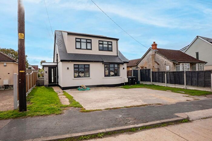 4 Bedroom Detached House For Sale In Alpha Close, Bowers Gifford, SS13