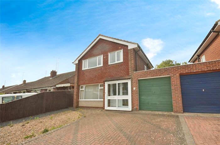 3 Bedroom Detached House For Sale In Broughton Avenue, Aylesbury, Buckinghamshire, HP20