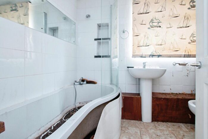 2 Bedroom Bungalow For Sale In Cribb Close, Poole, Dorset, BH17