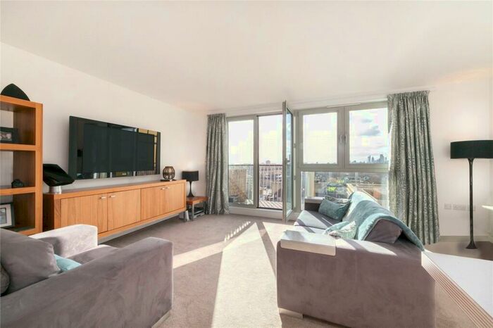 2 Bedroom Flat To Rent In Buckler Court, Eden Grove, N7