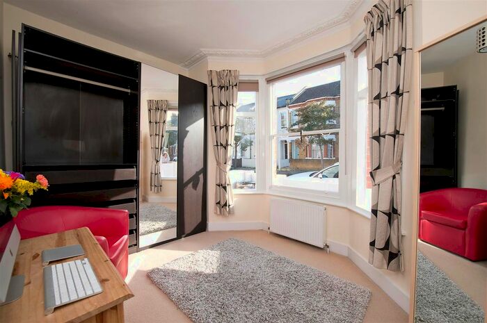 2 Bedroom Flat To Rent In Claxton Grove, Hammersmith, London, W6