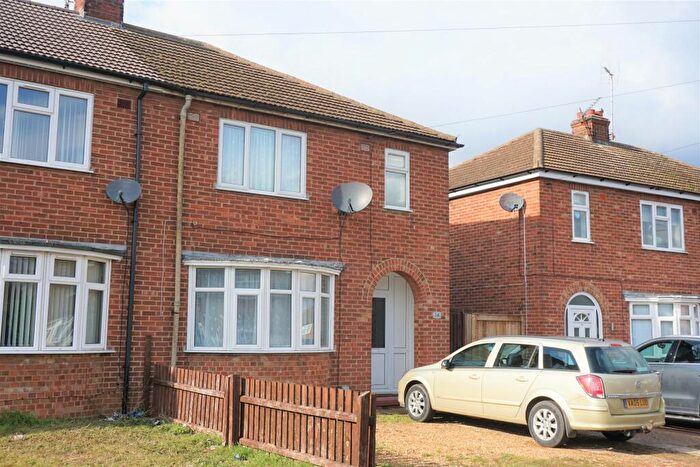 3 Bedroom Semi-Detached House To Rent In Southfields Drive, Stanground, PE2