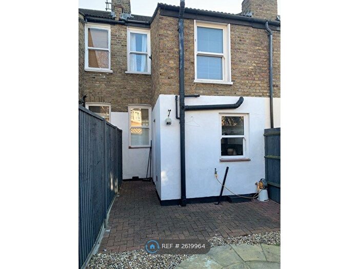 2 Bedroom Flat To Rent In Aitken Road, London, SE6