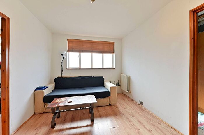 1 Bedroom Flat To Rent In Upper Richmond Road, Putney, London, SW15