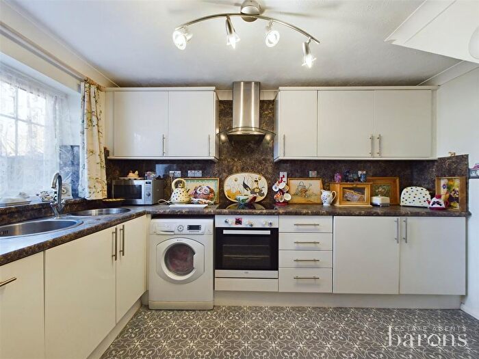 3 Bedroom End Of Terrace House For Sale In Bach Close, Brighton Hill, Basingstoke, RG22