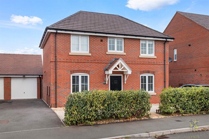 3 Bedroom Detached House For Sale In Damson Way, Bidford-On-Avon, B50