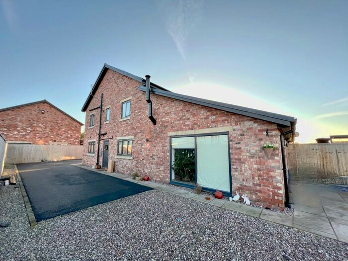 3 Bedroom Mews For Sale In Wham Lane, Little Hoole, Preston, PR4