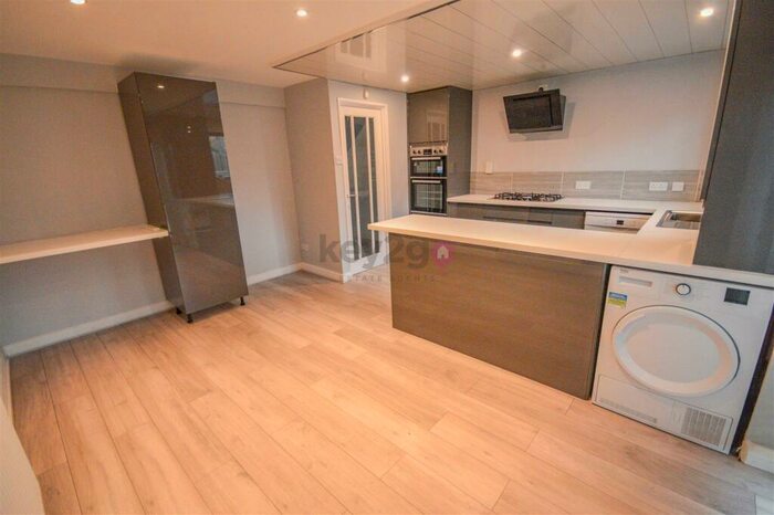 3 Bedroom Terraced House For Sale In Norgreave Way, Halfway, S20