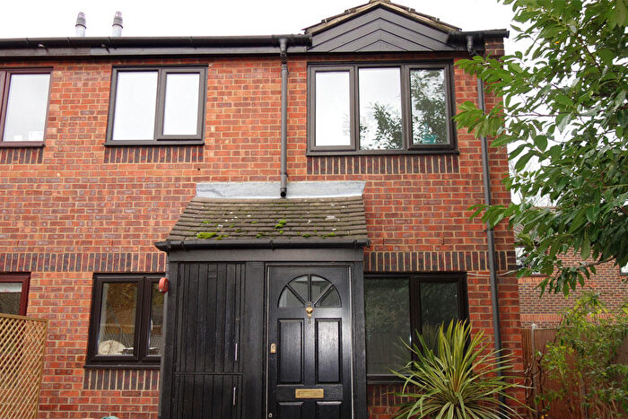 1 Bedroom End Of Terrace House To Rent In Temple Close, Wadley Road, Leytonstone, E11