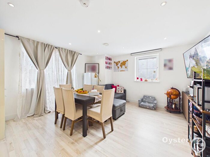 2 Bedroom Flat To Rent In Burnt Oak Broadway, Edgware, HA8