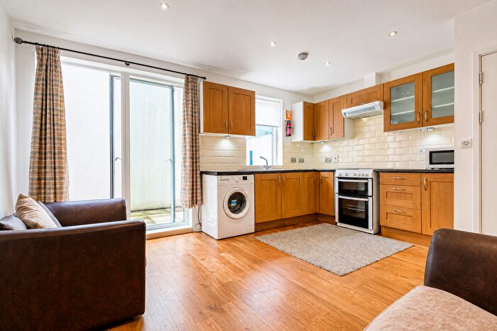 2 Bedroom Apartment For Sale In Benhill Road, Camberwell, London, SE5