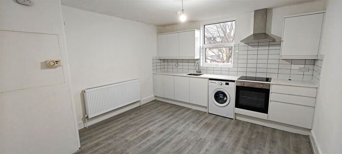 2 Bedroom Flat To Rent In Raleigh Road, Turnpike Lane, N8