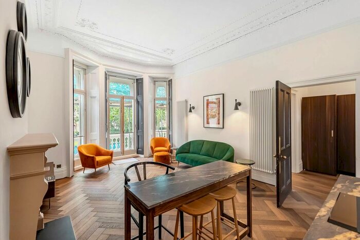 2 Bedroom Flat To Rent In St George's Square, Pimlico, London, SW1V