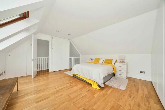 3 Bedroom Flat To Rent In Wapping Wall, London, E1W