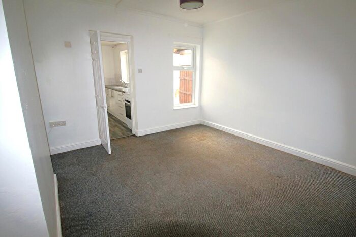 1 Bedroom Flat To Rent In B Flat Portland Street, Lincoln, Lincolnshire, LN5