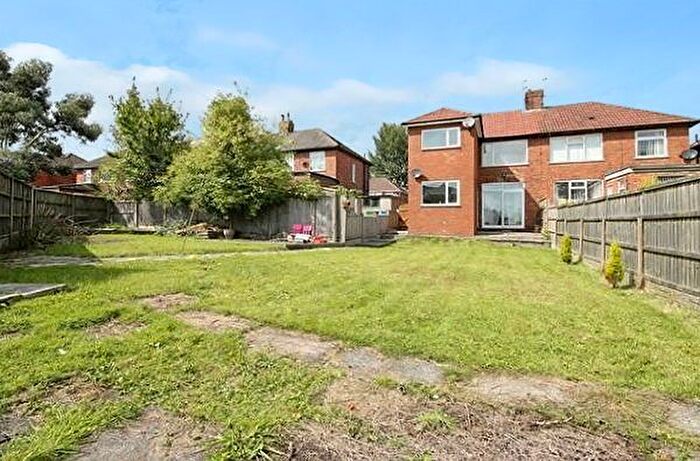 3 Bedroom Semi-Detached House For Sale In Dykin Road, Widnes, WA8