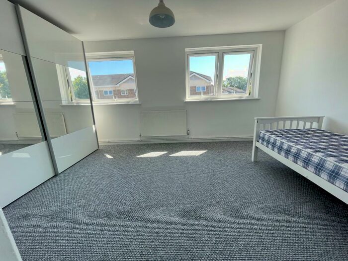 3 Bedroom Flat To Rent In Stocksfield Road, Walthamstow, E17