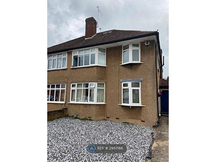2 Bedroom Maisonette To Rent In Watford, Watford, WD25