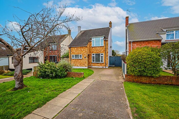 3 Bedroom Detached House For Sale In Nevern Road, Rayleigh, SS6