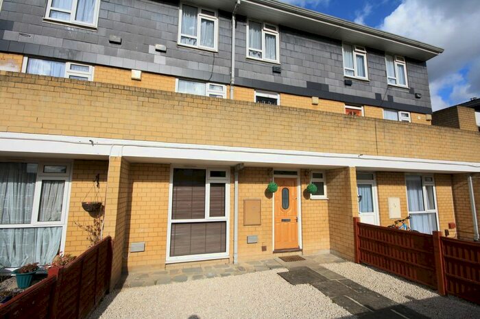3 Bedroom Maisonette To Rent In Southern Avenue, Feltham, TW14