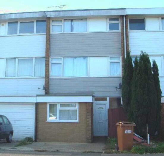 4 Bedroom Property To Rent In Wood Close, Hatfield AL10