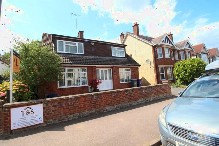 4 Bedroom House To Rent In Bearton Avenue, Hitchin, Hertfordshire, SG5