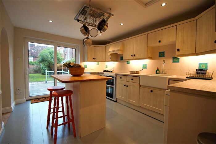 3 Bedroom Semi Detached House To Rent In Penns Road, Petersfield., GU32